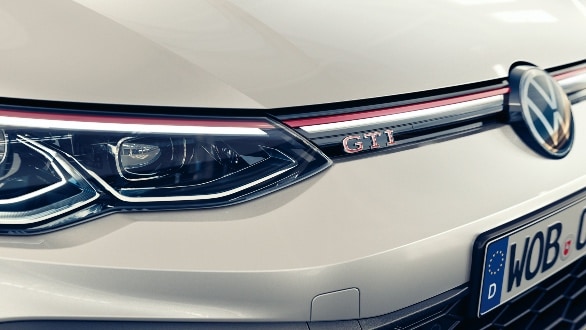 Eighth-gen VW Golf Clubsport premieres, with FWD, 300PS and Nurburgring-specific driving mode