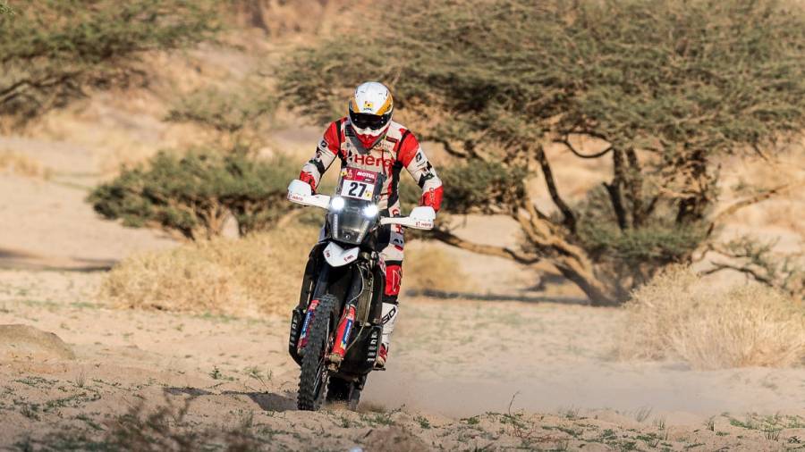 Dakar 2021: Both Hero MotoSports riders advance into top 15 overall after Stage 10