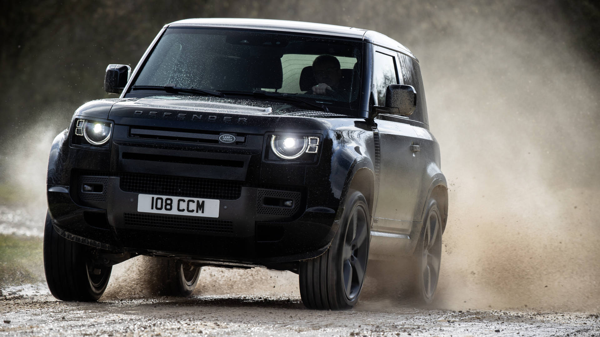 Land Rover Defender V8 unveiled with 525PS and new special editions