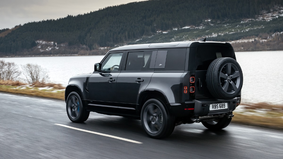 Land Rover Defender V8 unveiled with 525PS and new special editions