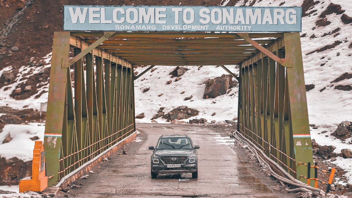 Whiteout: Hyundai Venue in snowy Kashmir