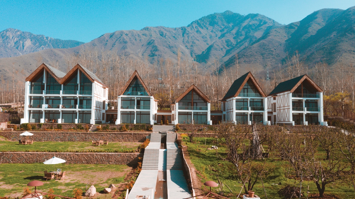 Whiteout: Hyundai Venue in snowy Kashmir