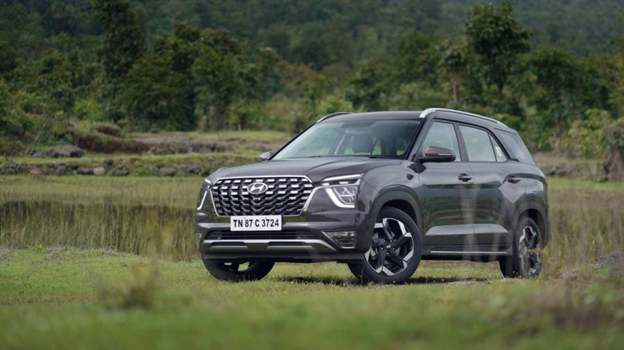 Mahindra XUV700 vs Hyundai Alcazar vs Tata Safari vs MG Hector Plus: Engine specifications compared