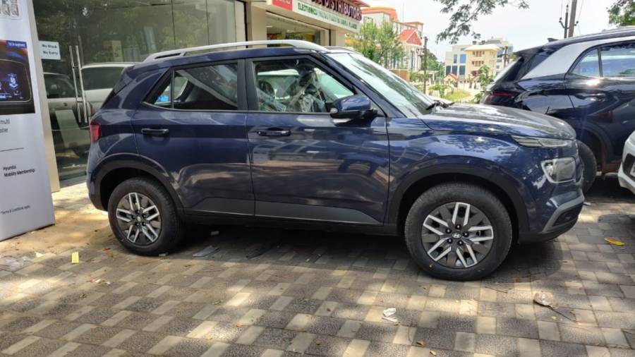 2021 Hyundai Venue Executive variant