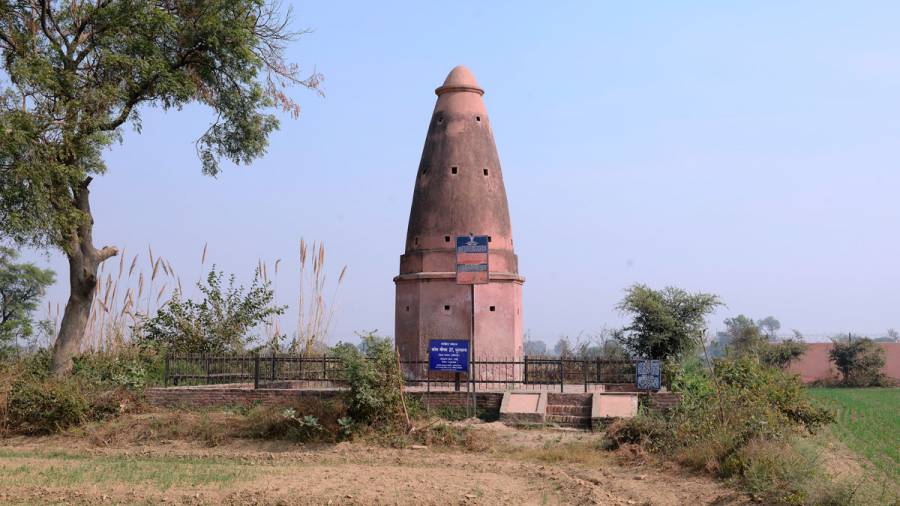 Life on Indian Highways-The Good, the Bad and the Ugly, and the historic Kos Minars