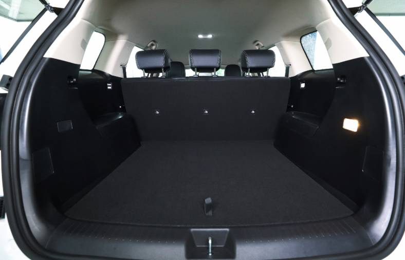 2021 BYD e6 interior boot
