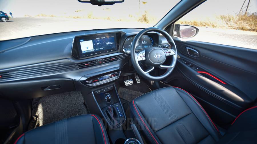 Spec comparo: Tata Altroz DCA Vs Hyundai i20 1.2 CVT Vs Maruti Suzuki Baleno AMT