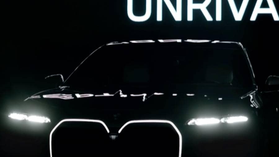 BMW set to unveil new i7 all-electric luxury limousine in April 2022