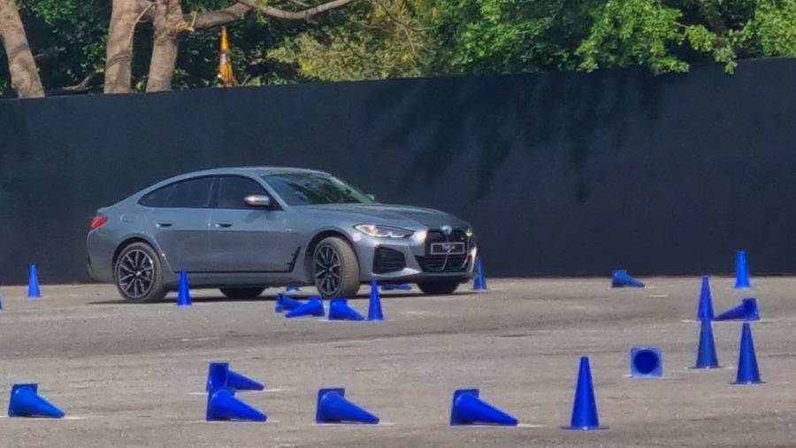 2022 BMWi4 eDrive40 M Sport exterior cornering