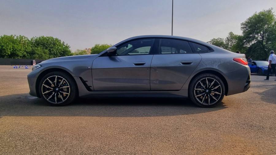 2022 BMWi4 eDrive40 M Sport exterior side