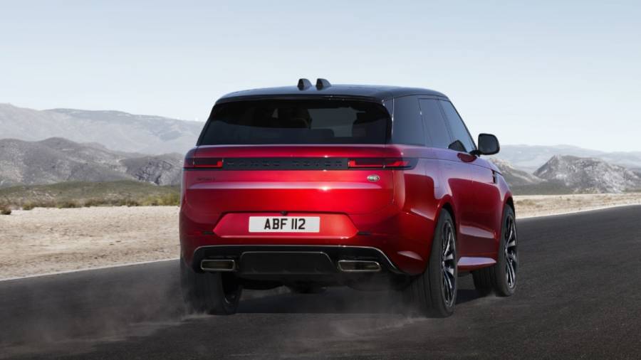 2024 Range Rover Sport makes dramatic debut by climbing a flooded dam in Iceland