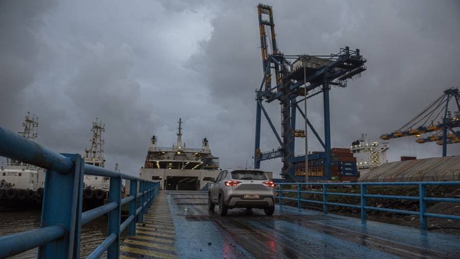We left early next morning to catch a RoRo ferry from the Hazira Port that would take us across the Gulf of Khambhat.