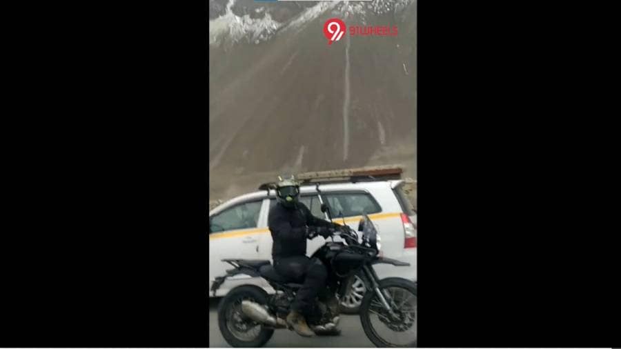 Royal Enfield Himalayan 450 spotted testing in snow-clad Ladakh