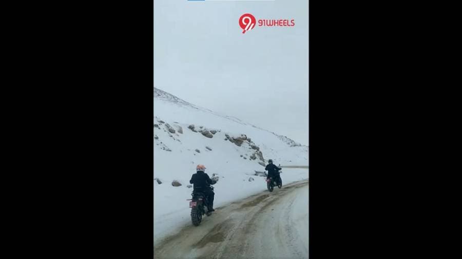 Royal Enfield Himalayan 450 spotted testing in snow-clad Ladakh