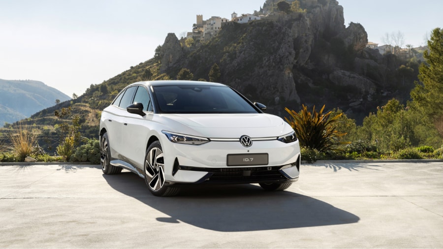 Volkswagen ID.7 breaks cover with 700 km claimed range