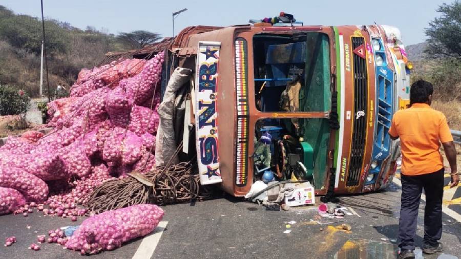 Highway Robbery and Theft of Goods. Why is it common in India?