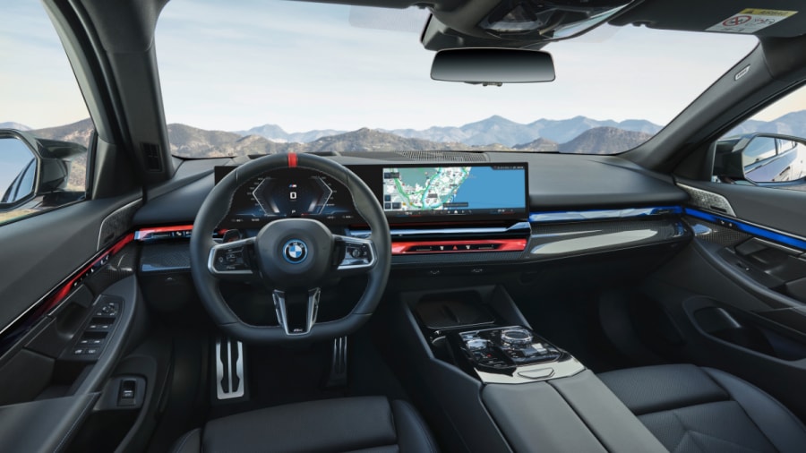 BMW i5 eDrive40 and M60 xDrive breaks cover