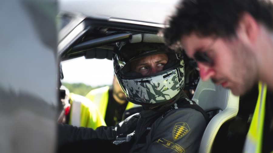 Koenigsegg Jesko Absolut shatters the 0 to 400 to 0 kmph record