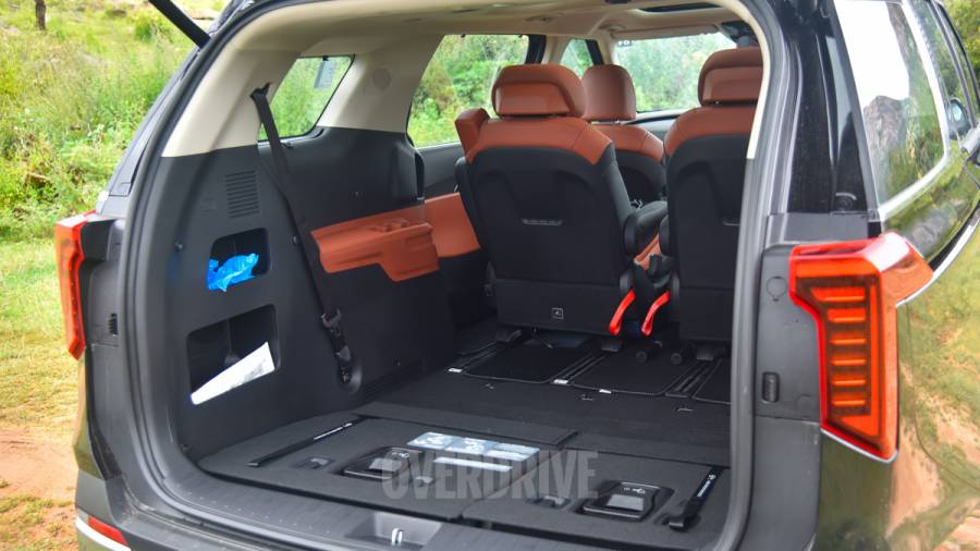 Kia Carnival review - More Money, No Problems!