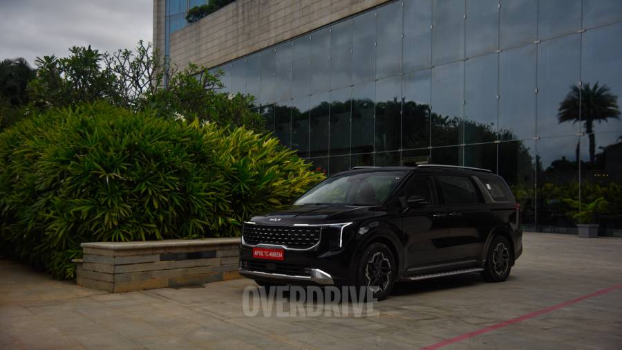 Kia Carnival review - More Money, No Problems!