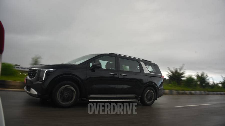 Kia Carnival review - More Money, No Problems!