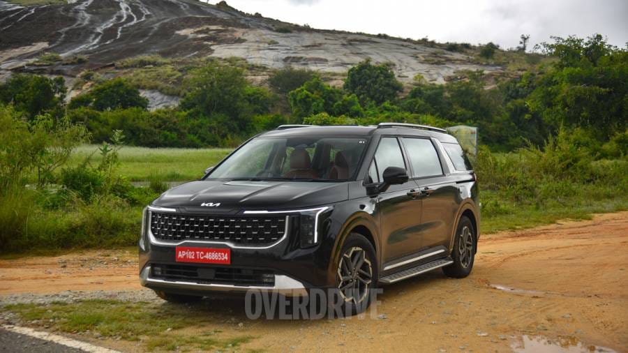 Kia Carnival review - More Money, No Problems!