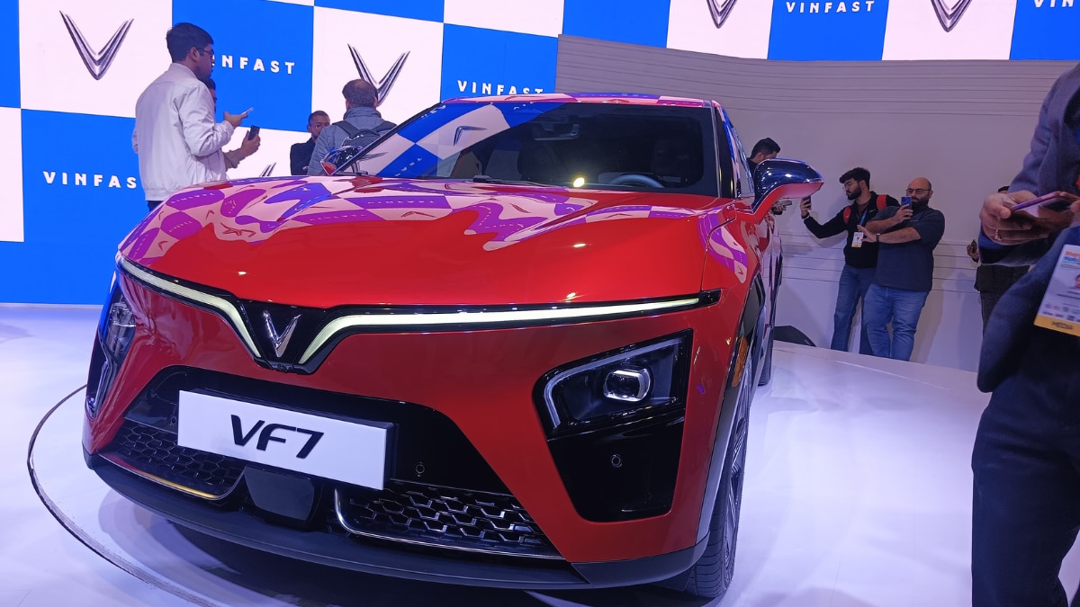 Vietnamese VinFast Showcases India bound VF 7 AND VF 6 Electric SUVs at Bharat Mobility Auto Expo 2025