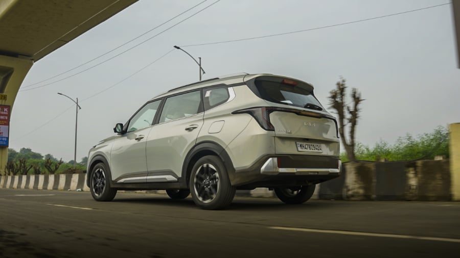 The MPV Steps Up: Kia Carens Clavis