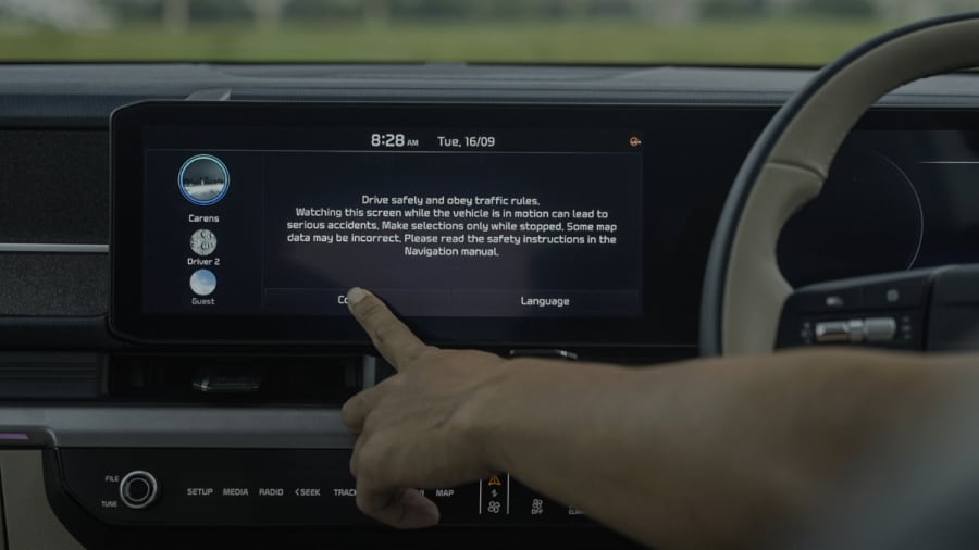 The MPV Steps Up: Kia Carens Clavis