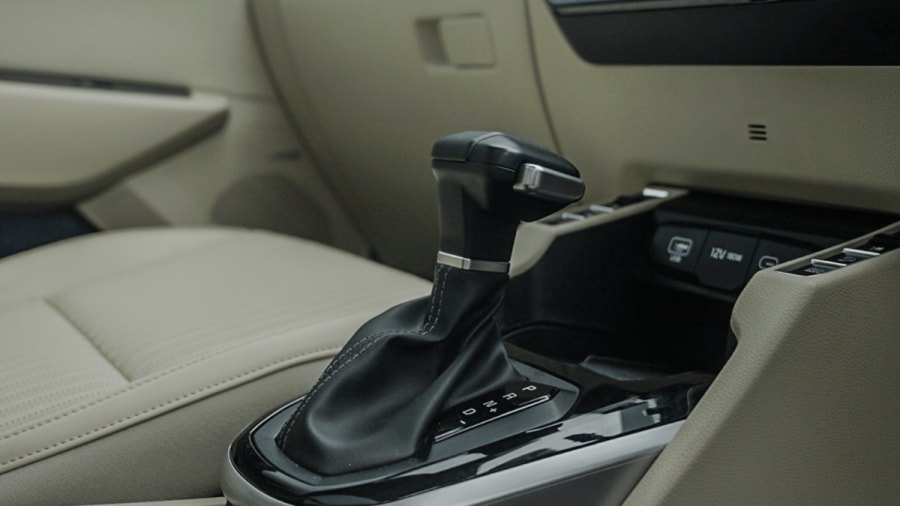 The MPV Steps Up: Kia Carens Clavis