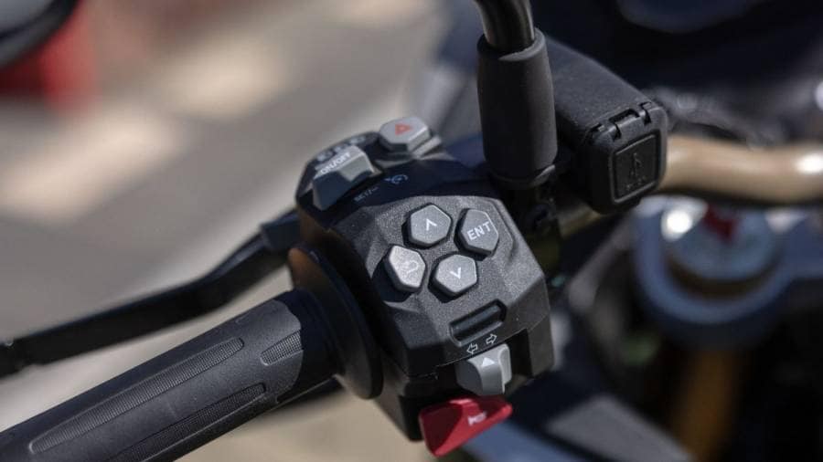 TVS Apache RTX First Ride Review