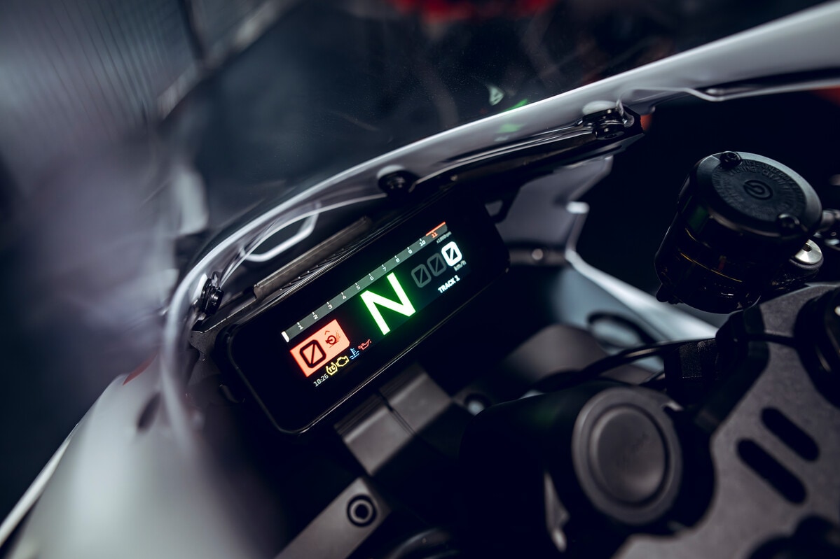 KTM 990 RC R Track breaks cover