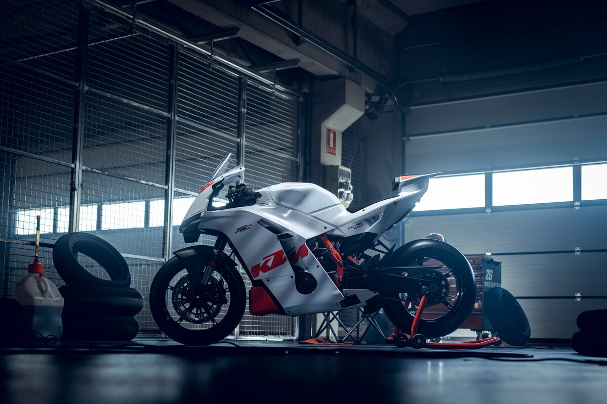 KTM 990 RC R Track breaks cover