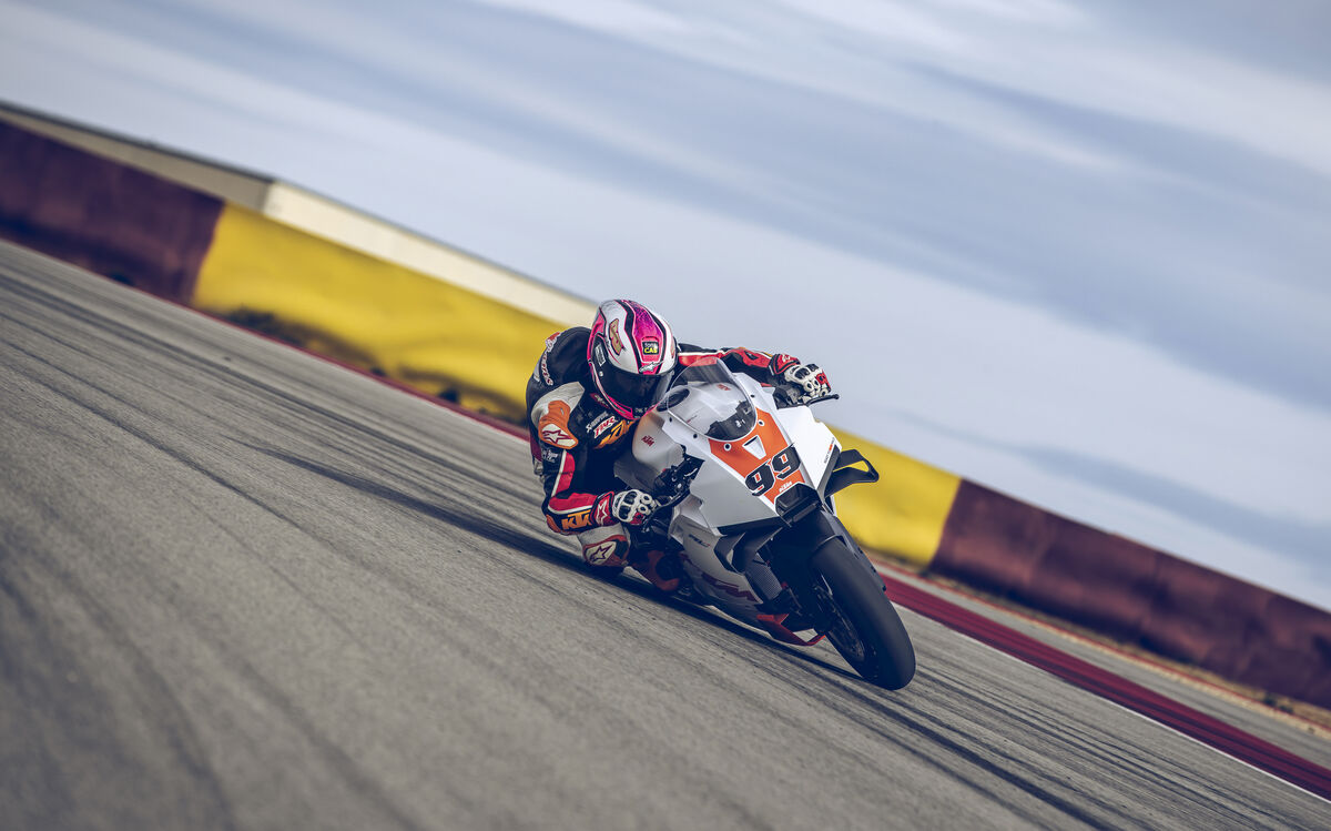 KTM 990 RC R Track breaks cover