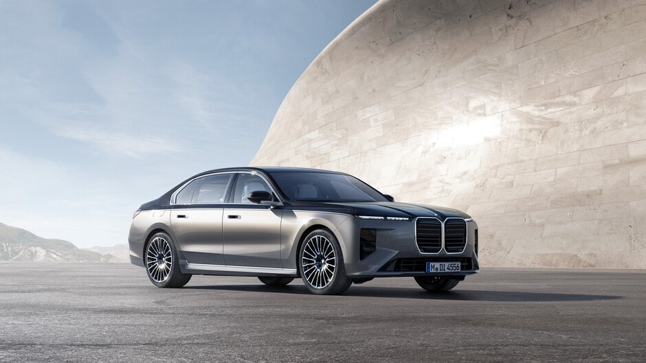 BMW 7 Series facelifts breaks cover - Overdrive