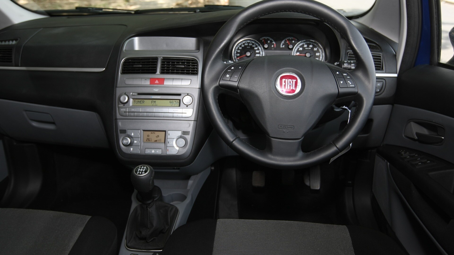 Fiat-Grande-Punto-2012-Fire-Emotion-Interior