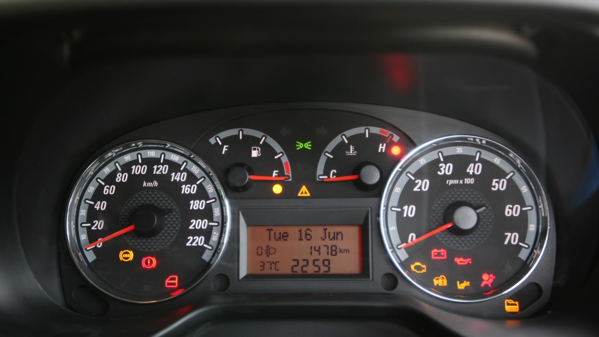 Fiat-Grande-Punto-2012-Fire-Emotion-Interior