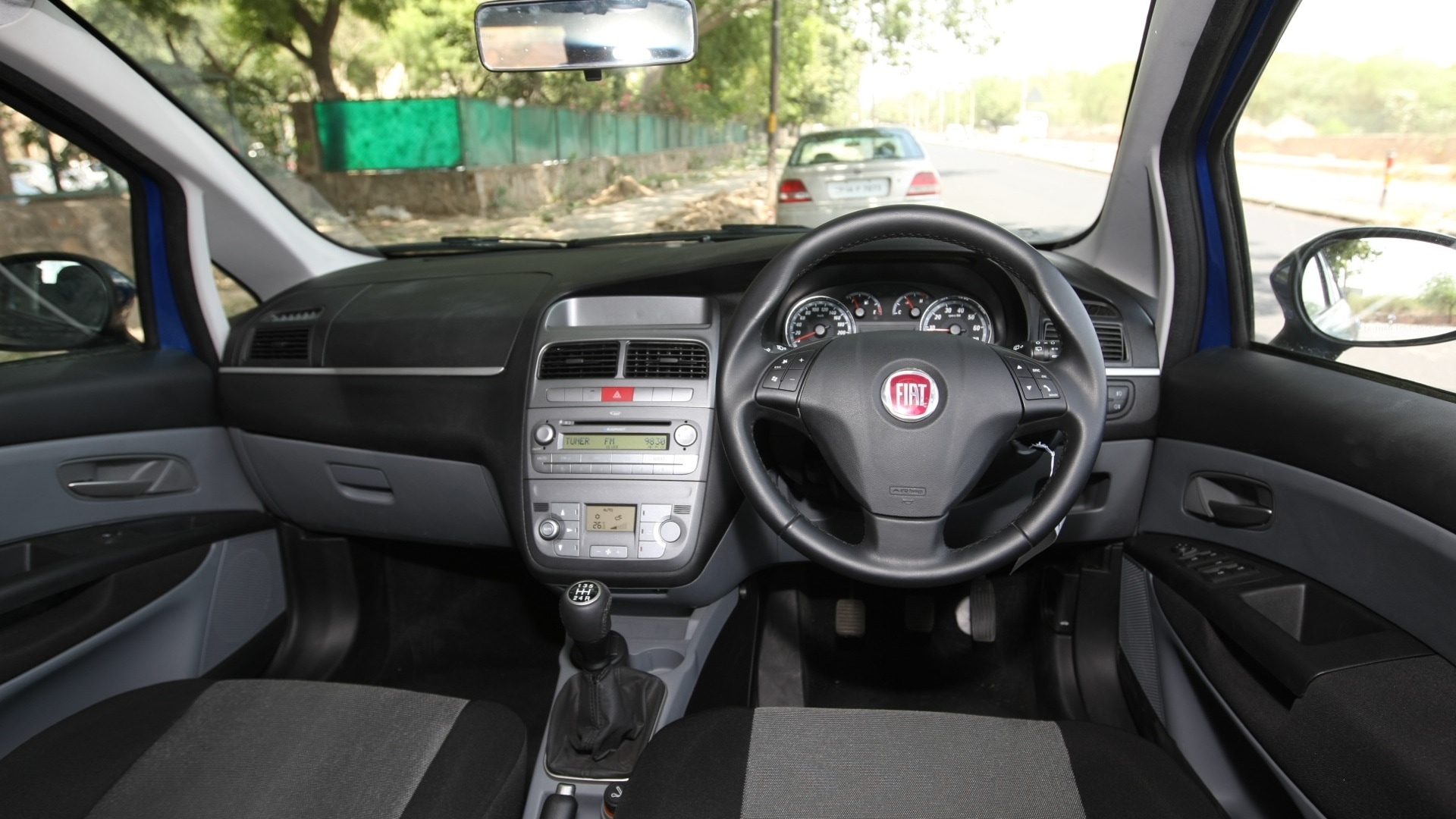 Fiat-Grande-Punto-2012-Fire-Emotion-Interior