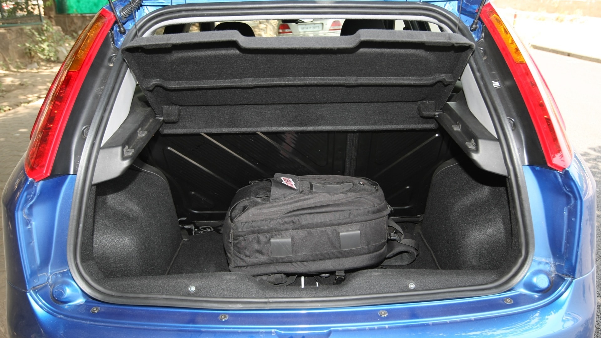 Fiat-Grande-Punto-2012-Fire-Emotion-Interior