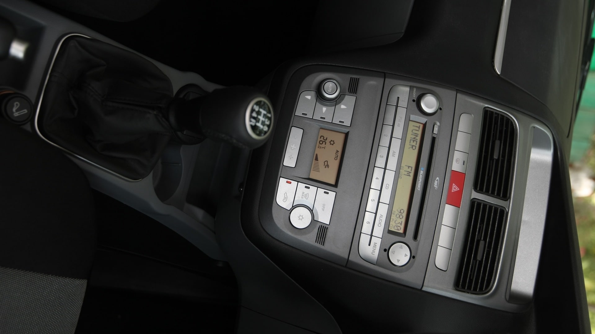 Fiat-Grande-Punto-2012-Fire-Emotion-Interior