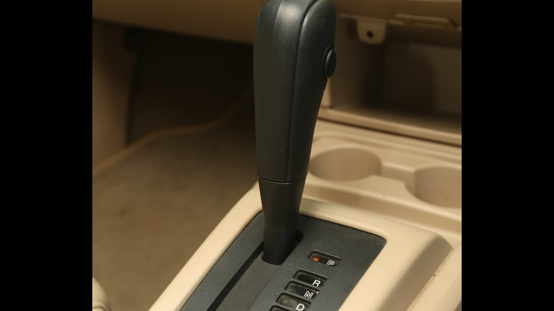 Ford-Endeavour-2012-TDCi-4x2-2-5-XLT-Interior