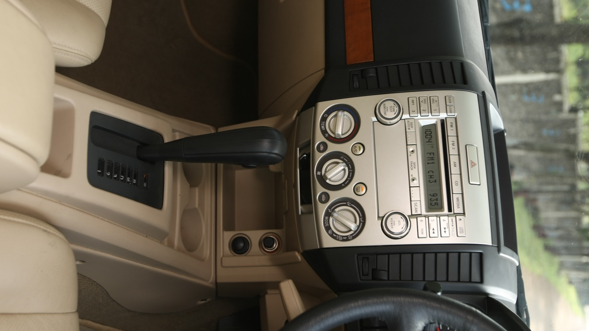 Ford-Endeavour-2012-TDCi-4x2-2-5-XLT-Interior