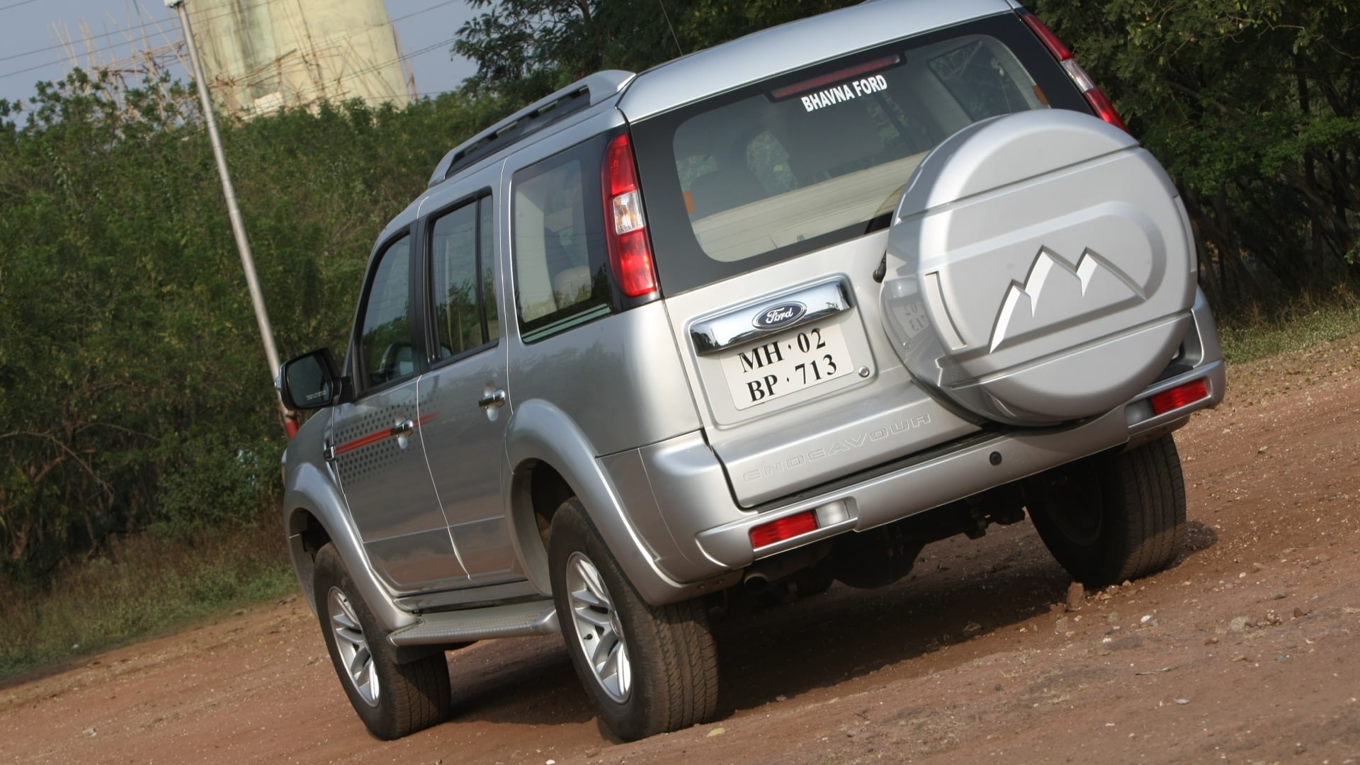 Ford-Endeavour-2012-TDCi-4x2-2-5-XLT-Exterior