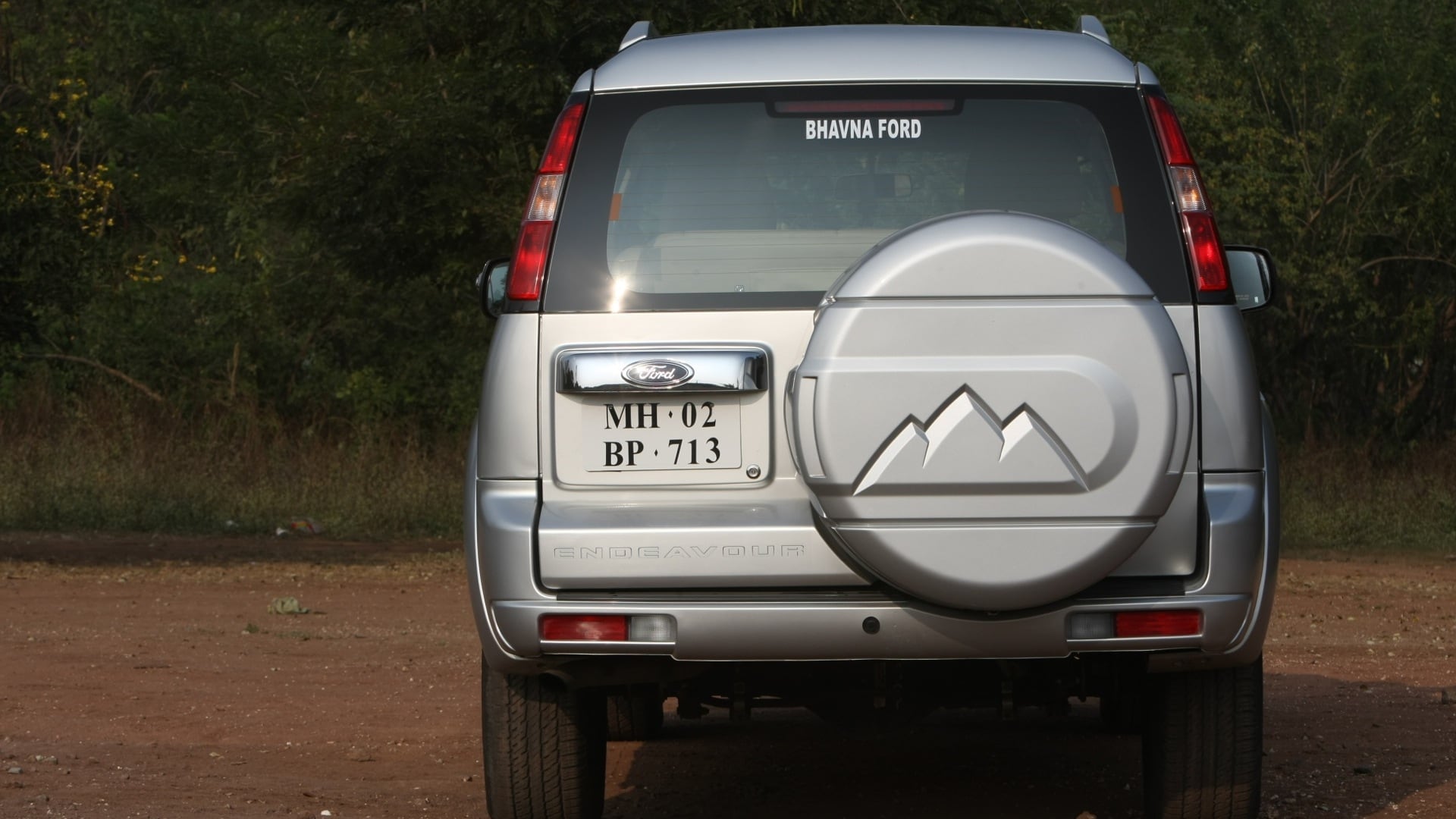 Ford-Endeavour-2012-TDCi-4x2-2-5-XLT-Exterior