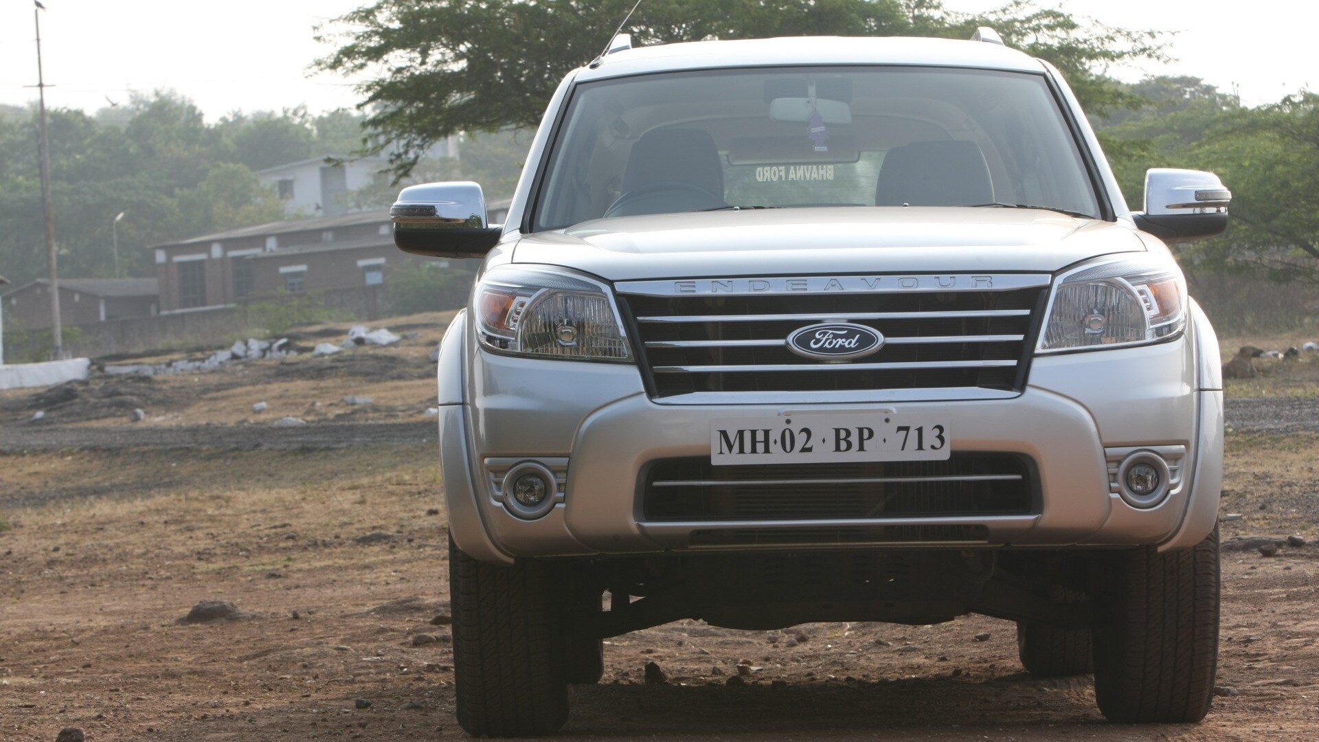 Ford-Endeavour-2012-TDCi-4x2-2-5-XLT-Exterior