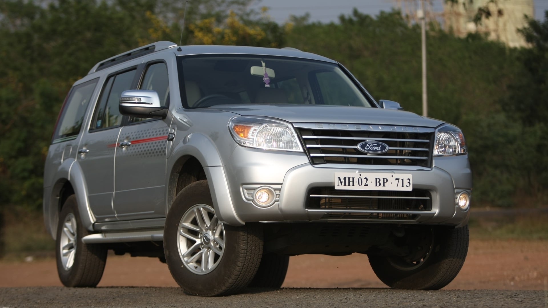 Ford-Endeavour-2012-TDCi-4x2-2-5-XLT-Exterior