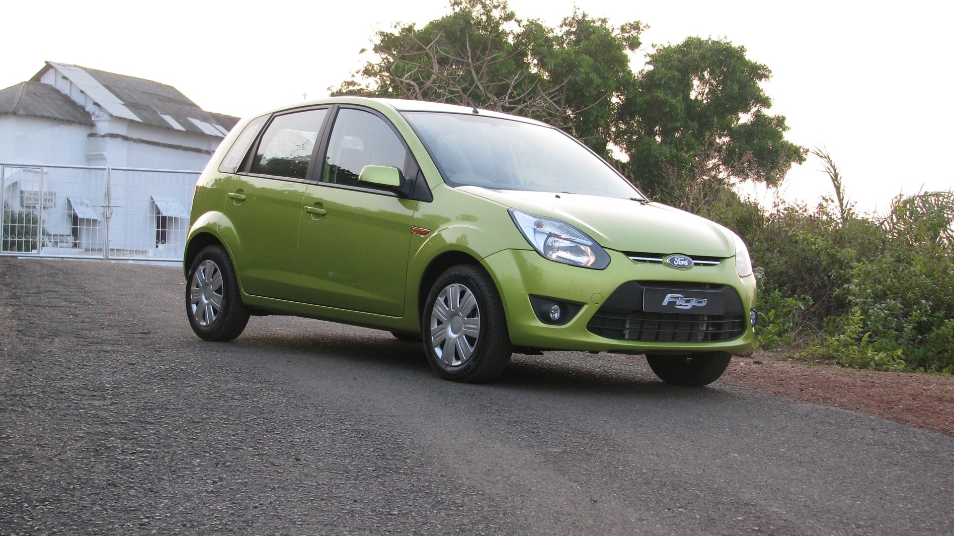 Ford-Figo-2013-1-2-Duratec-LXI-Exterior