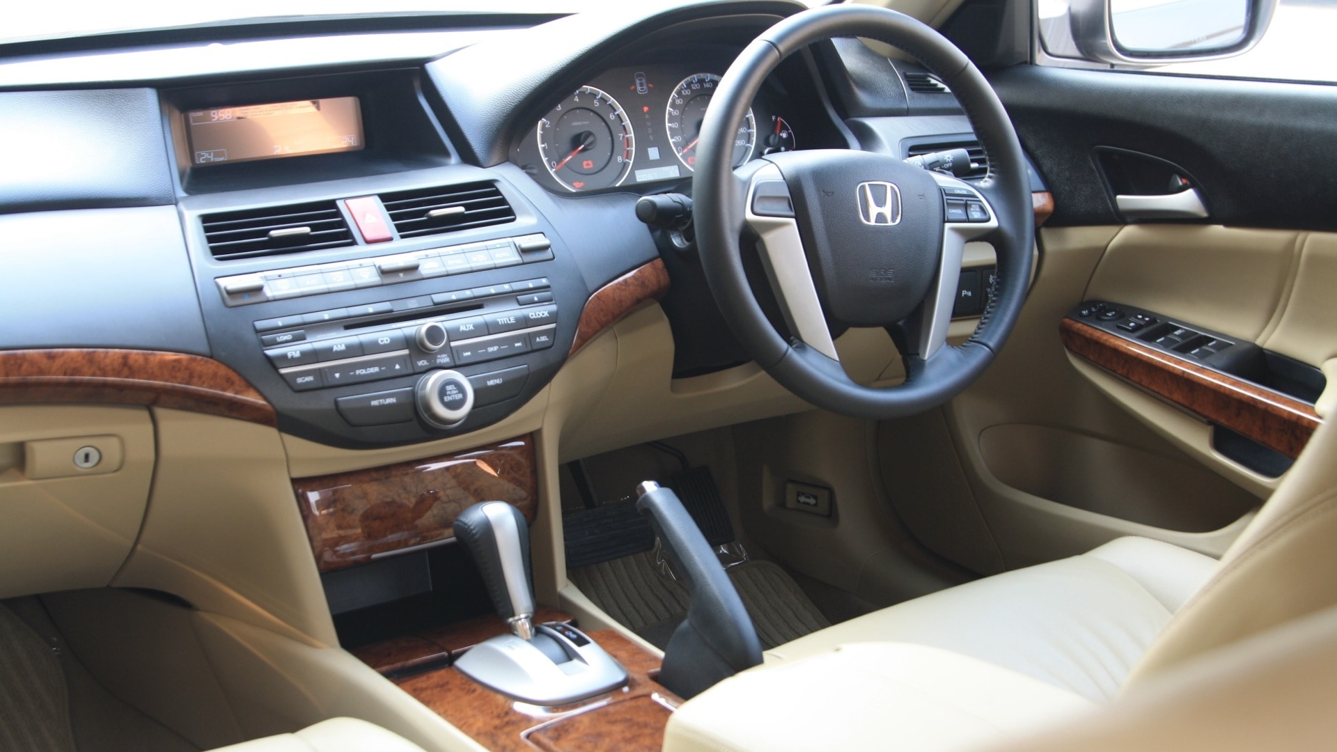 Honda-Accord-2013-2-4-AT-Interior