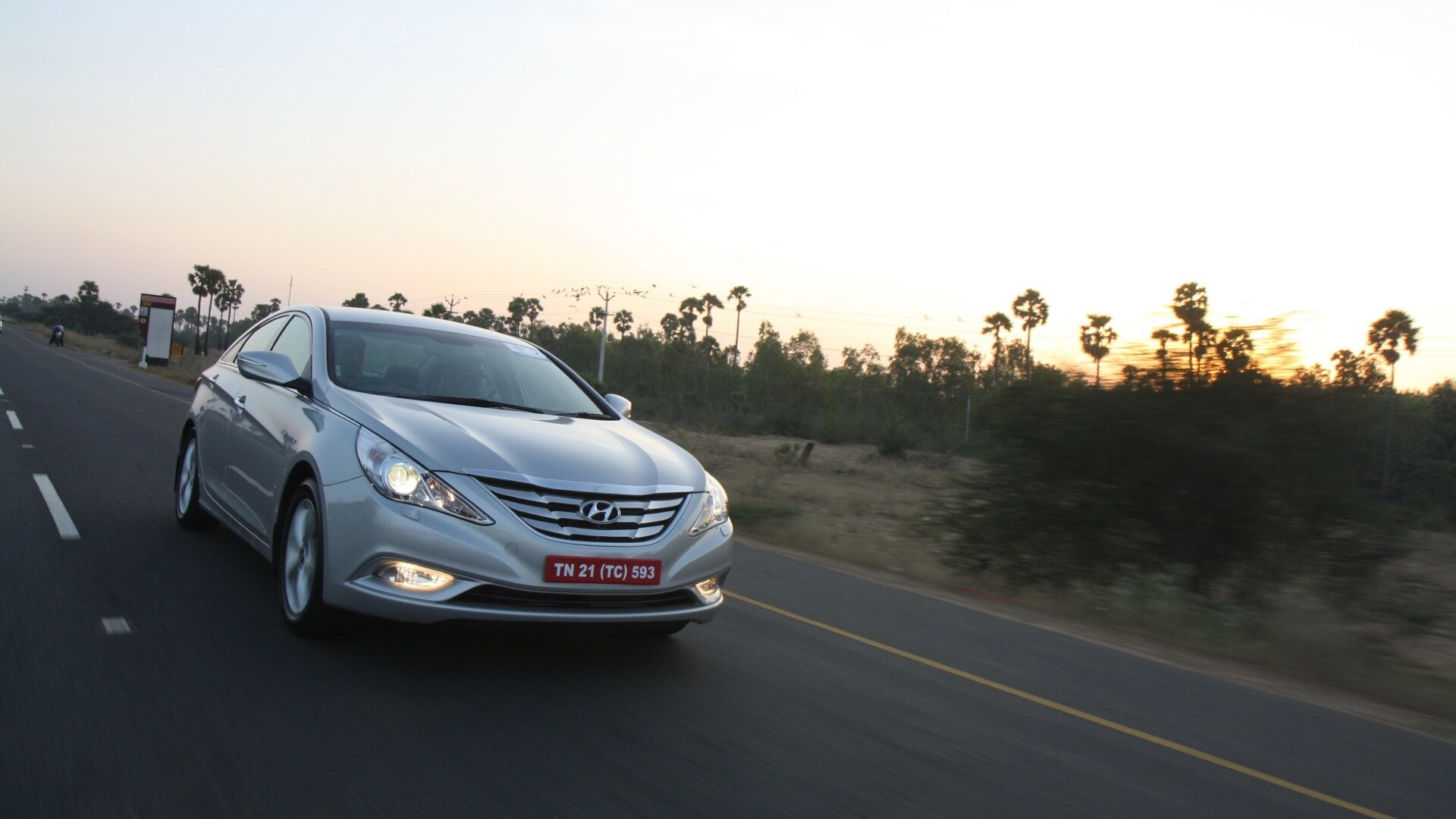 Hyundai-Sonata-2013-2-4-GDI-MT-Exterior