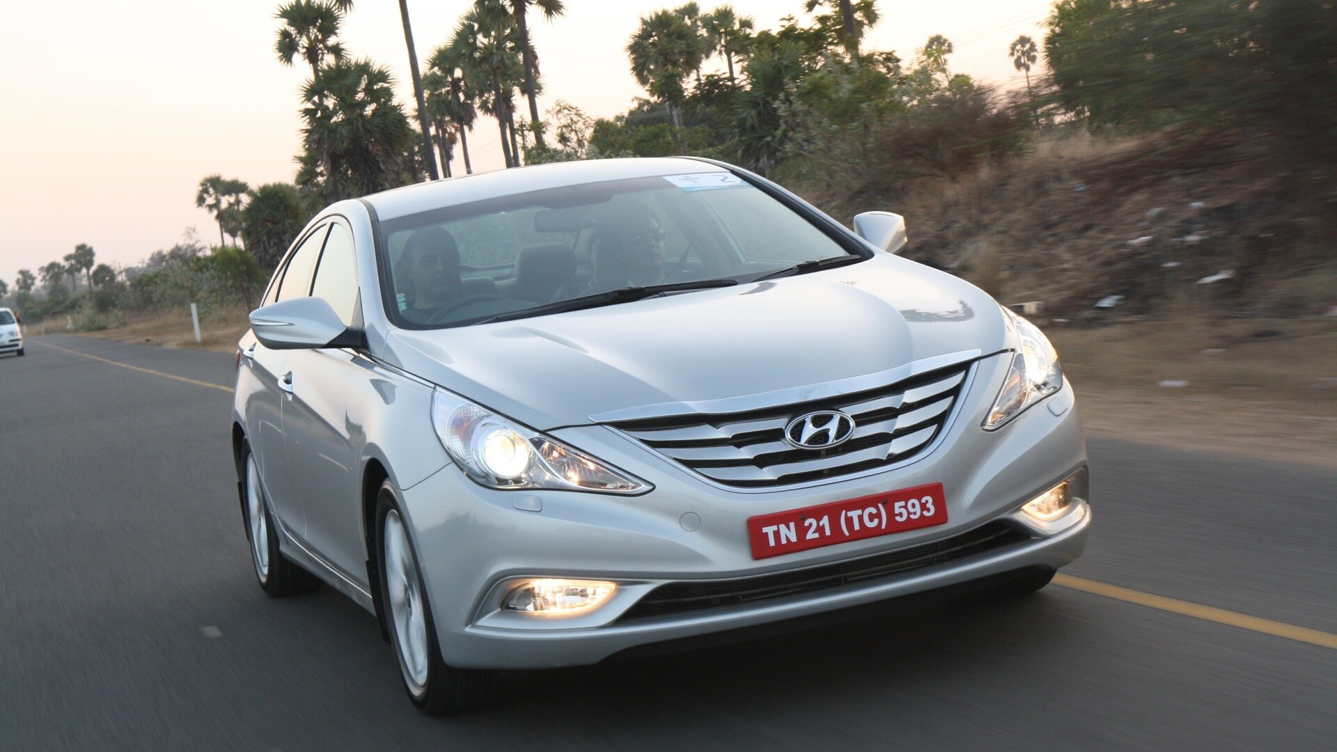 Hyundai-Sonata-2013-2-4-GDI-MT-Exterior